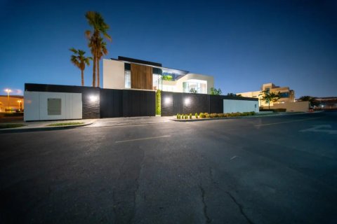 Villa en Palm Jumeirah, Dubai, 6 dormitorios, 1171.41 m², № 133855 - foto 3