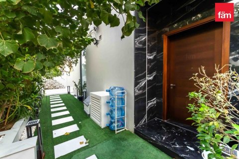 Townhouse in Dubai 4 bedrooms, 252 sq.m. № 64104 - photo 16