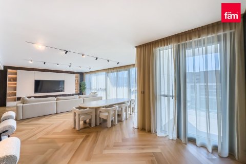 Apartment in Al Wasl, Dubai 3 bedrooms, 225.8 sq.m. № 64103 - photo 2