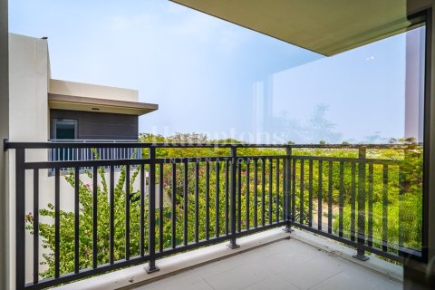 Снять в аренду виллу в Maple 1, Дубай Хилс Эстейт, Дубай: 5 спален, 254.08970500м², № 63392 - фото 25