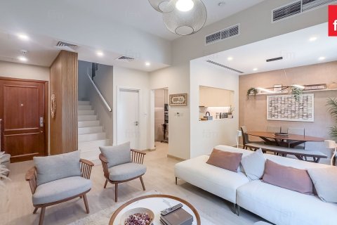 Купить таунхаус в Дубае: 2 спальни, 164.8м², № 90388 - фото 2