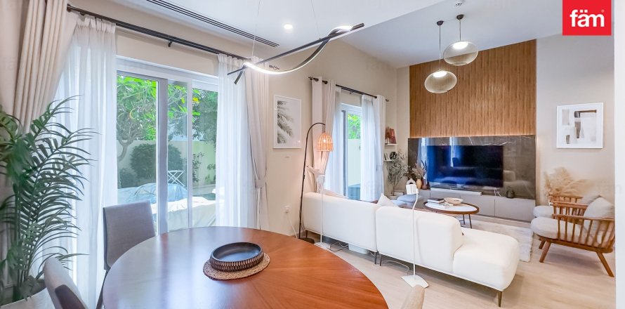 Таунхаус в Дубае, 2 спальни, 164.8м², № 90388