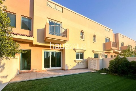 Townhouse in Dubai Sports City, Dubai 4 bedrooms, 297 sq.m. № 43347 - photo 1