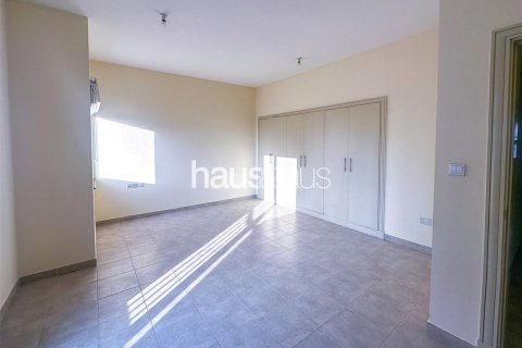 Townhouse in Dubai Sports City, Dubai 4 bedrooms, 297 sq.m. № 43347 - photo 5