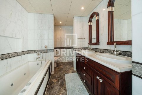 Apartment in Downtown Dubai (Downtown Burj Dubai), Dubai 2 bedrooms, 159.42 sq.m. № 128507 - photo 13