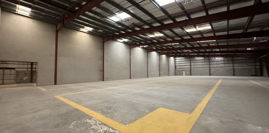 Almacén en Phase 2, Dubai, 1207.7 m², № 7150