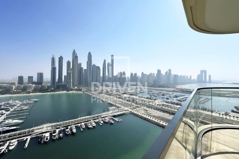 Apartment in EMAAR Beachfront, Dubai Harbour, Dubai 3 bedrooms, 158.4 sq.m. № 129331