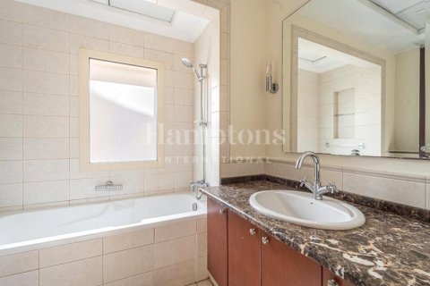 Снять в аренду виллу в Meadows 1, Meadows, Дубай: 6 спален, 978.44975085м², № 64477 - фото 9