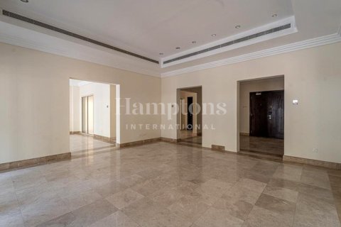 Снять в аренду виллу в Meadows 1, Meadows, Дубай: 6 спален, 978.44975085м², № 64477 - фото 1