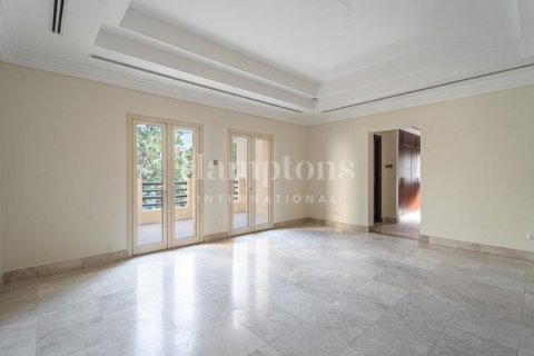 Снять в аренду виллу в Meadows 1, Meadows, Дубай: 6 спален, 978.44975085м², № 64477 - фото 15