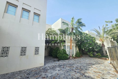 Снять в аренду виллу в Meadows 1, Meadows, Дубай: 6 спален, 978.44975085м², № 64477 - фото 8