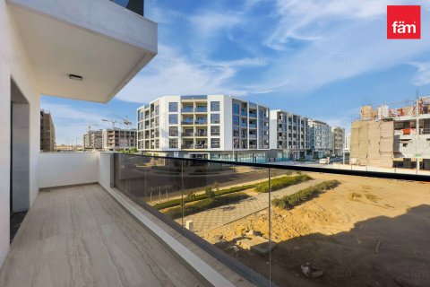 Building in Wadi Al Safa 2, Dubai 930.5 sq.m. № 42885 - photo 3