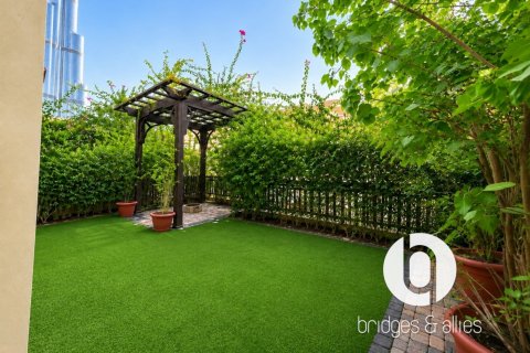 Apartment in Old Town, Dubai 1 bedroom, 135 sq.m. № 139314 - photo 2