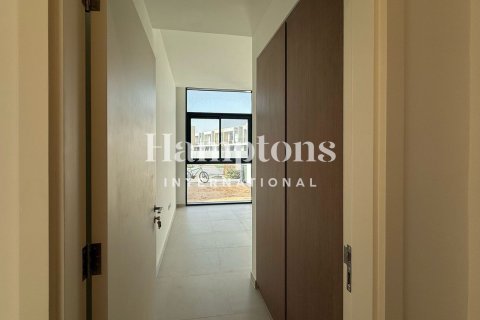 Villa in Dubai South (Dubai World Central), Dubai 4 bedrooms, 260.17949665 sq.m. № 113037 - photo 15