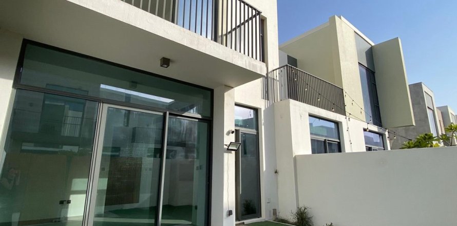 Villa en Dubai, 3 dormitorios, 127.9 m², № 95660