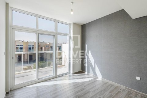 Снять в аренду таунхаус в DAMAC Hills (Akoya by DAMAC), Дубай: 3 спальни, 160м², № 20896 - фото 11
