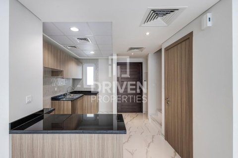 Снять в аренду таунхаус в DAMAC Hills (Akoya by DAMAC), Дубай: 3 спальни, 160м², № 20896 - фото 4