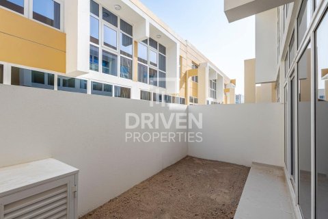 Снять в аренду таунхаус в DAMAC Hills (Akoya by DAMAC), Дубай: 3 спальни, 160м², № 20896 - фото 6
