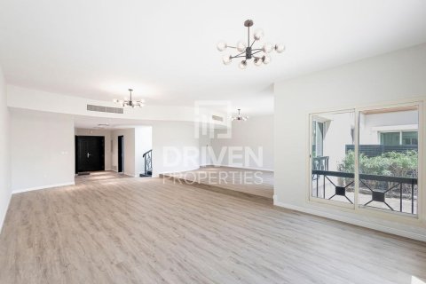 فيلا في Al Barsha 1, البرشاء, دبي 4 غرف نوم, 335 م² رقم 20892 - صورة 1