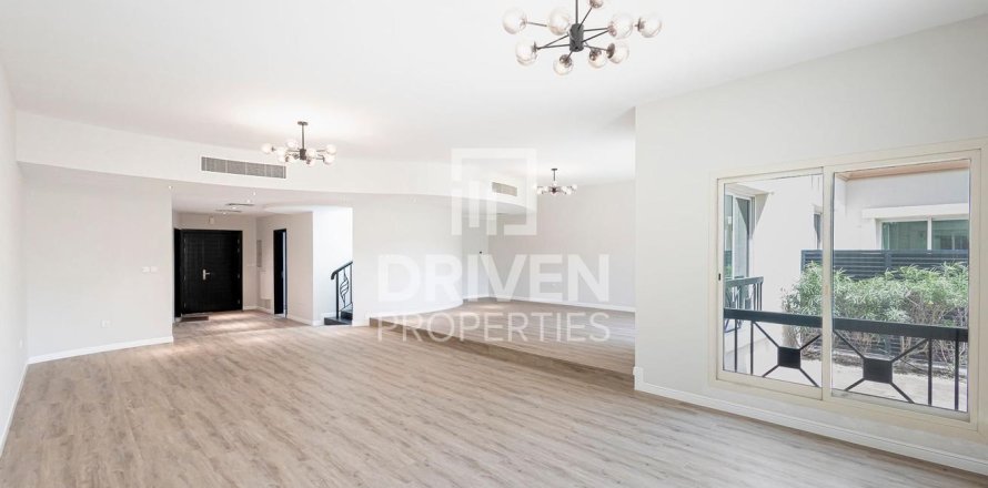 فيلا في Al Barsha 1, البرشاء, دبي 4 غرف نوم, 335 م² رقم 20892