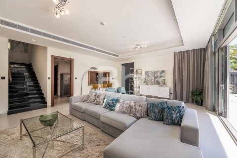 Villa in Dubai 5 bedrooms, 253 sq.m. № 22106 - photo 1