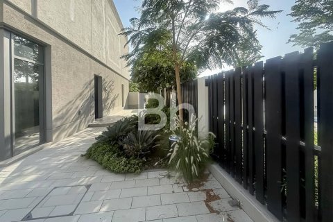 Villa in Dubai 5 bedrooms, 253 sq.m. № 22106 - photo 28