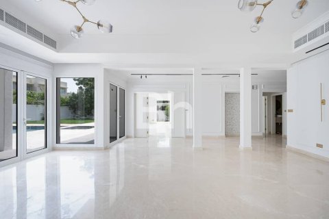 Villa in Arabian Ranches, Dubai 6 bedrooms, 613 sq.m. № 22104 - photo 2