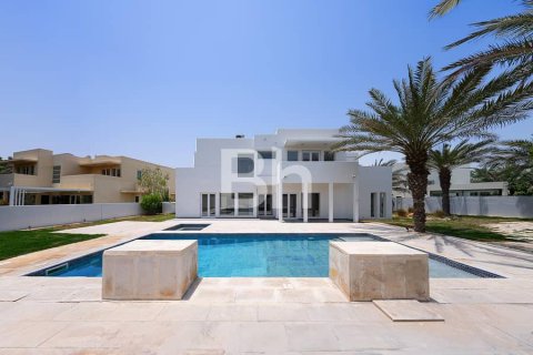 Villa in Arabian Ranches, Dubai 6 bedrooms, 613 sq.m. № 22104 - photo 1