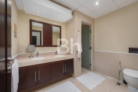 Apartment in The Views, Dubai 2 bedrooms, 127 sq.m. № 22103 - photo 8
