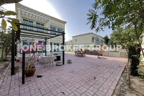 Villa in Jumeirah Village Triangle, Dubai 2 bedrooms, 659.6 sq.m. № 738 - photo 17