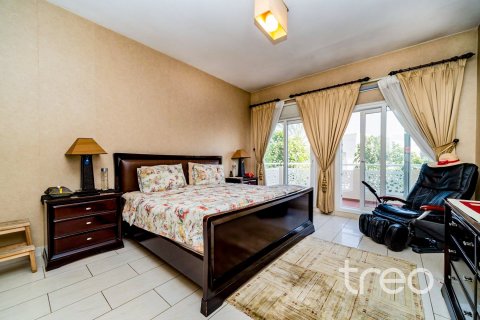 Villa en Meadows, Dubai, 5 dormitorios, 540.05 m², № 119696 - foto 8