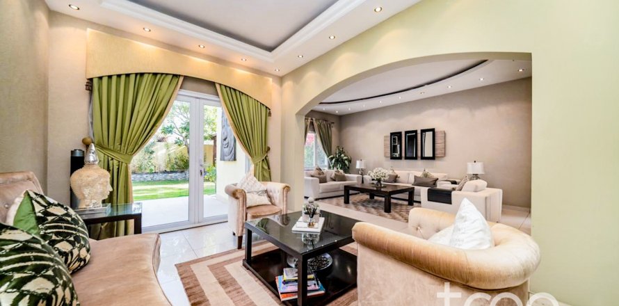 Villa en Meadows, Dubai, 5 dormitorios, 540.05 m², № 119696
