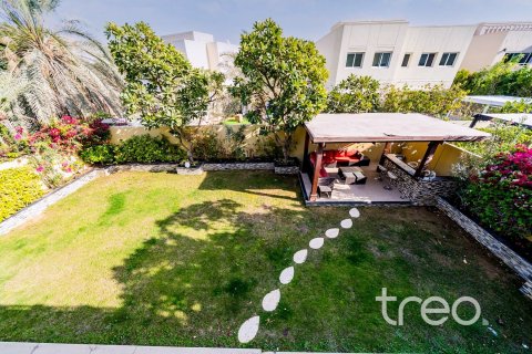 Villa en Meadows, Dubai, 5 dormitorios, 540.05 m², № 119696 - foto 3