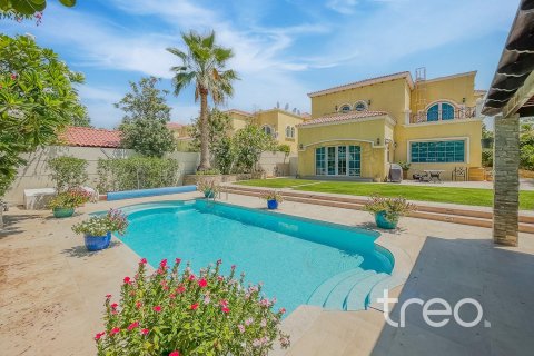 Villa in Legacy, Jumeirah Park, Dubai 4 bedrooms, 762.36 sq.m. № 119695