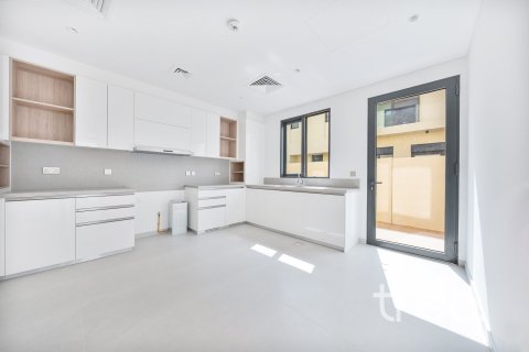 Villa à Dubai, 5 chambres, 441.29 m², № 119697 - photo 5