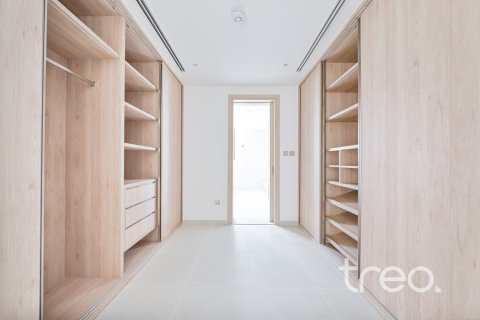 Villa à Dubai, 5 chambres, 441.29 m², № 119697 - photo 8
