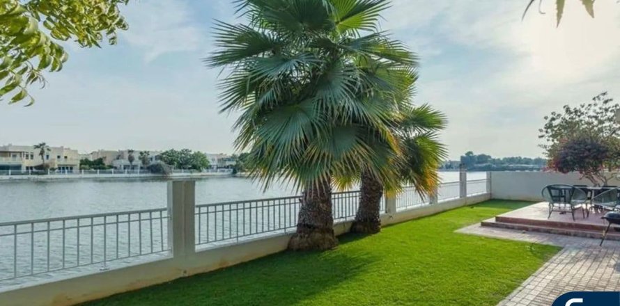 Villa in Maeen, The Lakes, Dubai 3 bedrooms, 341 sq.m. № 98682