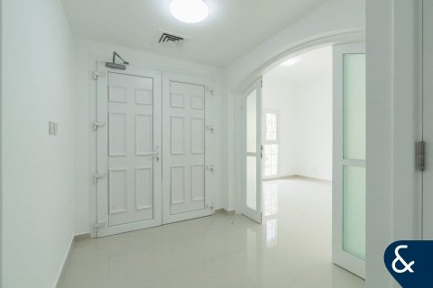 Villa in Maeen, The Lakes, Dubai 3 bedrooms, 341 sq.m. № 98682 - photo 2