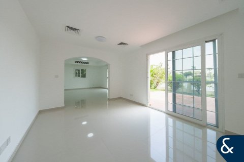 Villa in Maeen, The Lakes, Dubai 3 bedrooms, 341 sq.m. № 98682 - photo 3