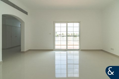 Villa in Maeen, The Lakes, Dubai 3 bedrooms, 341 sq.m. № 98682 - photo 4