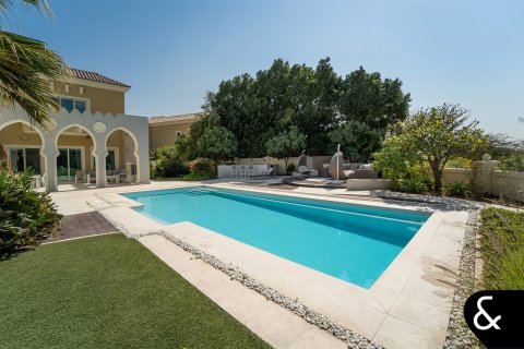 Villa en Victory Heights, Dubai Sports City, Dubai, 6 dormitorios, 760 m², № 98676 - foto 25