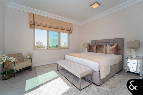 Villa en Victory Heights, Dubai Sports City, Dubai, 6 dormitorios, 760 m², № 98676 - foto 16