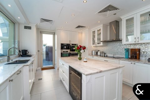 Villa en Victory Heights, Dubai Sports City, Dubai, 6 dormitorios, 760 m², № 98676 - foto 4