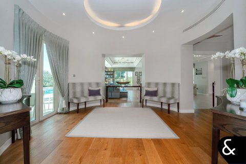 Villa en Victory Heights, Dubai Sports City, Dubai, 6 dormitorios, 760 m², № 98676 - foto 9