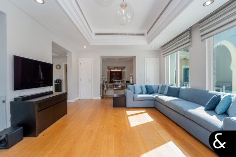 Villa en Victory Heights, Dubai Sports City, Dubai, 6 dormitorios, 760 m², № 98676 - foto 6