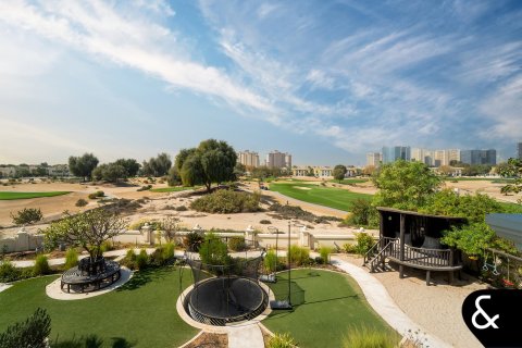 Villa en Victory Heights, Dubai Sports City, Dubai, 6 dormitorios, 760 m², № 98676 - foto 2