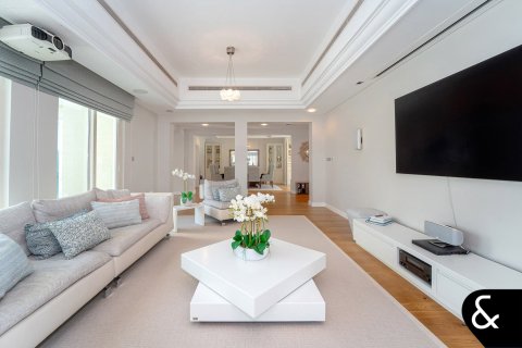 Villa en Victory Heights, Dubai Sports City, Dubai, 6 dormitorios, 760 m², № 98676 - foto 3