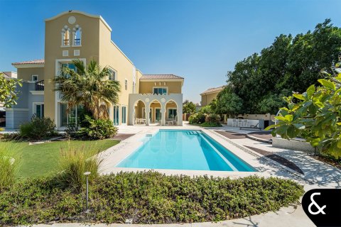 Villa en Victory Heights, Dubai Sports City, Dubai, 6 dormitorios, 760 m², № 98676