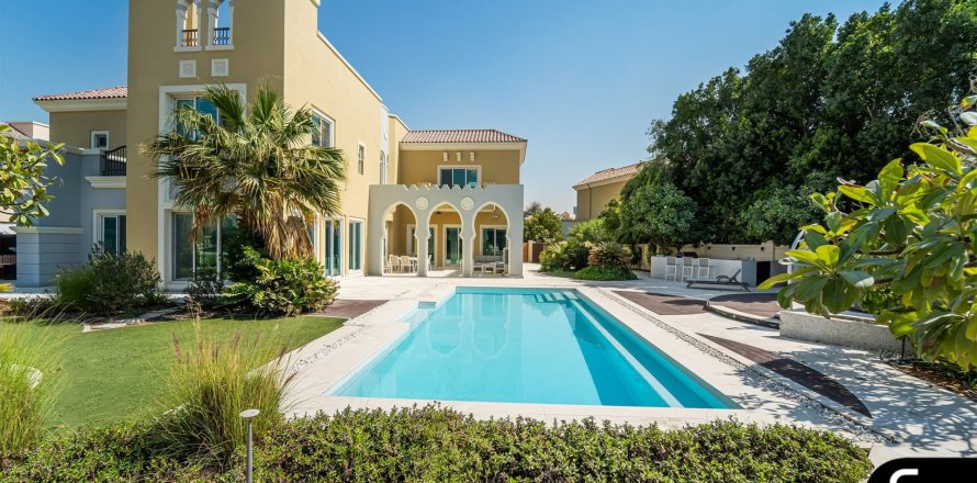 Villa en Victory Heights, Dubai Sports City, Dubai, 6 dormitorios, 760 m², № 98676