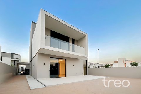 Снять в аренду виллу в Arabian Ranches 3, Дубай: 4 спальни, 431.16м², № 119775 - фото 2